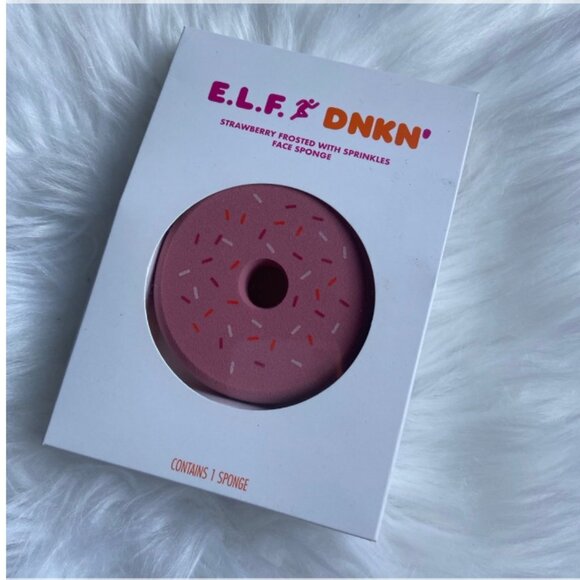 ELF Dunkin Donuts Strawberry Frosted With‎ Sprinkles Face Sponge - Picture 1 of 2